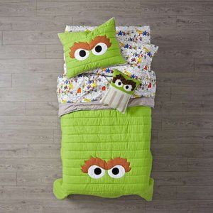 Land Of Nod Sesame Street Oscar Grouch Twin Quilt
